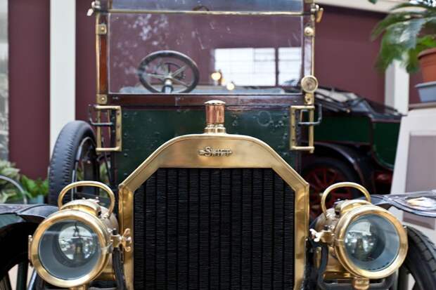 Фотоочет о посещении Бельгийского королевского автоклуба. Часть 2 - Шильдики (20 фото)