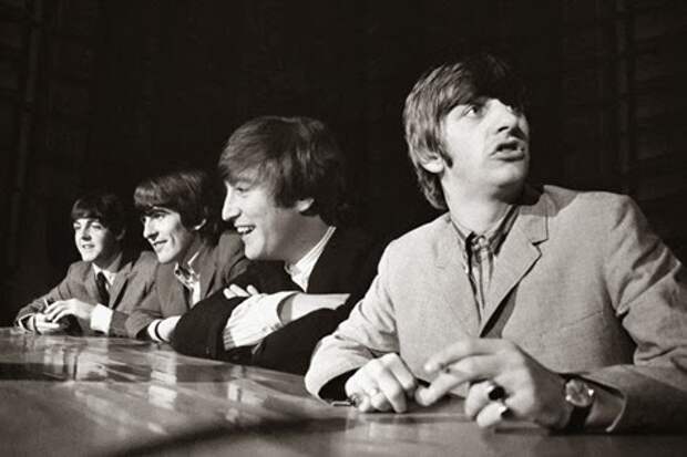 695916-beatles-gauche-droite-paul-mccartney