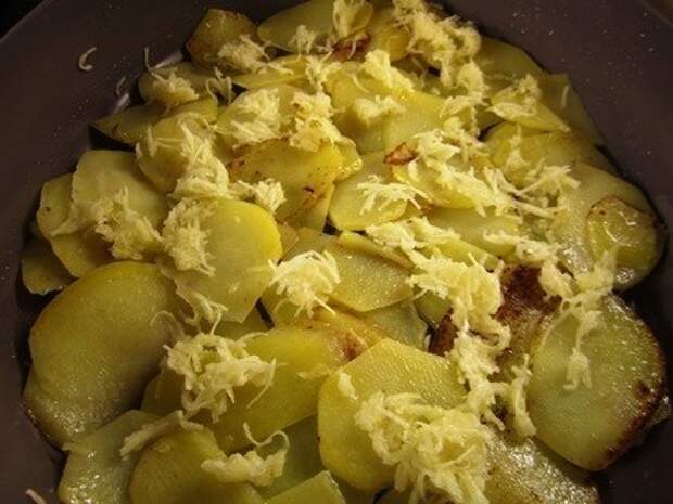 Фото к рецепту: Картофель с чесноком.