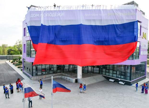 Флэшмоб в преддверии празднования Дня России в Луганске