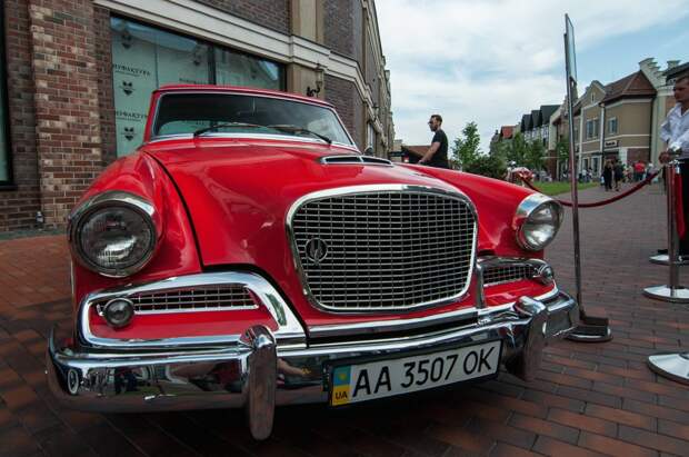 Retro Авто Fest в аутлет-городке "Мануфактура" выставка, олдтаймер, ретро автомобили