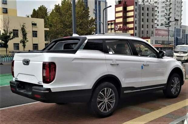 Китайская компания «Geely» начала реализацию в России очень странного «Geely Farizon FX»