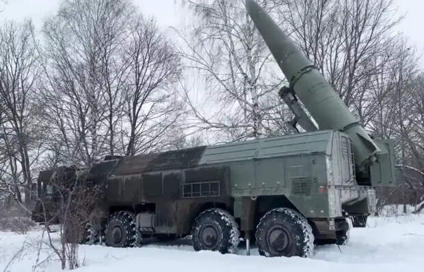 Опубликованы кадры нанесения удара ОТРК «Искандер-М» по замаскированной позиции HIMARS восточнее Николаева