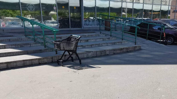 Женщина бросила двухмесячного сына на ступенях супермаркета в Москве