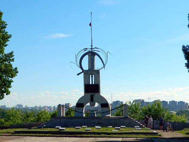 Памятник царь-молоту.jpg