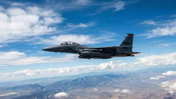 Сбивший сразу три истребителя США кувейтский летчик вошел в историю авиации