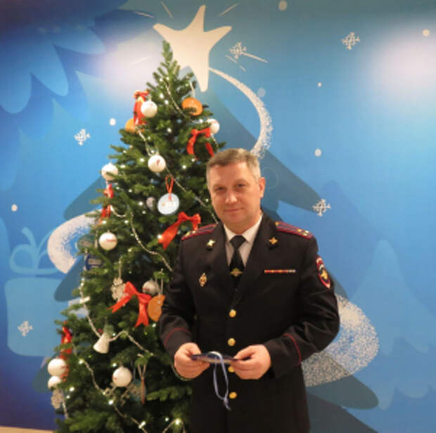 В Уфе начальник линейного управления присоединился к акции «Ёлка желаний»