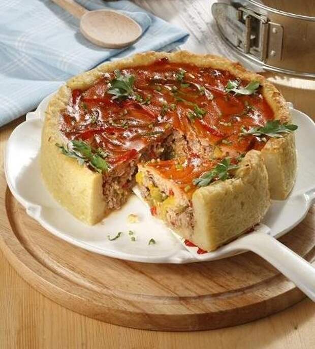 Картофельный пирог с мясной прослойкой Картофельный пирог с мясной прослойкой