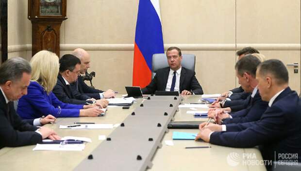 Медведев распределил обязанности между вице-премьерами