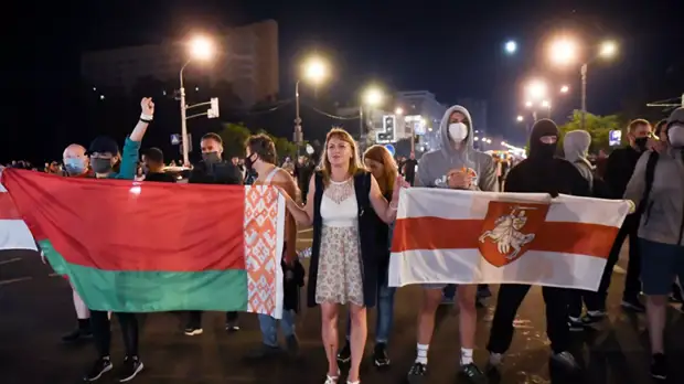 В центре Минска милиция оцепила площадь и скверы