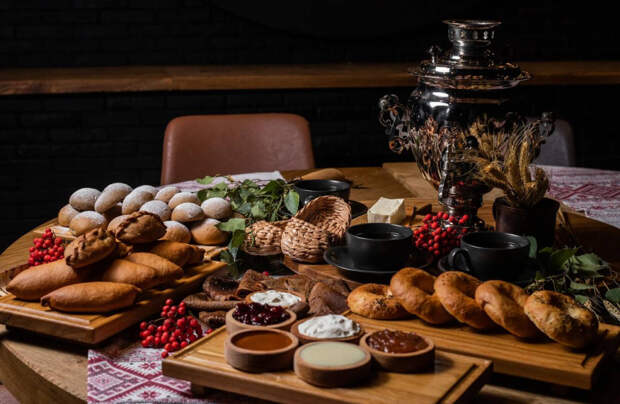 В Туле туристов в рамках гастротура будут кормить полбой, лаптями и чипсами из медвежатины