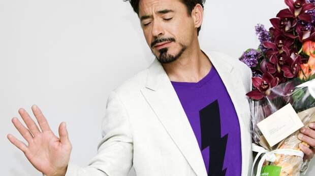 Robert Downey Jr Romantic Flowers Desktop Wallpaper