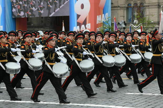 На Парад Победы запретили брать воду, флаги и воздушные шары