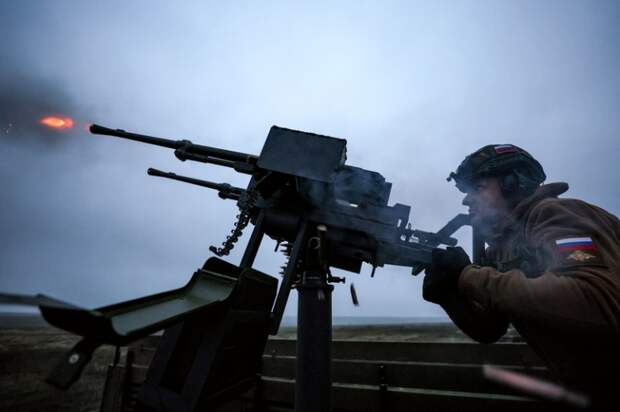 На фото: работа танкистов группировки войск "Восток" в зоне СВО.