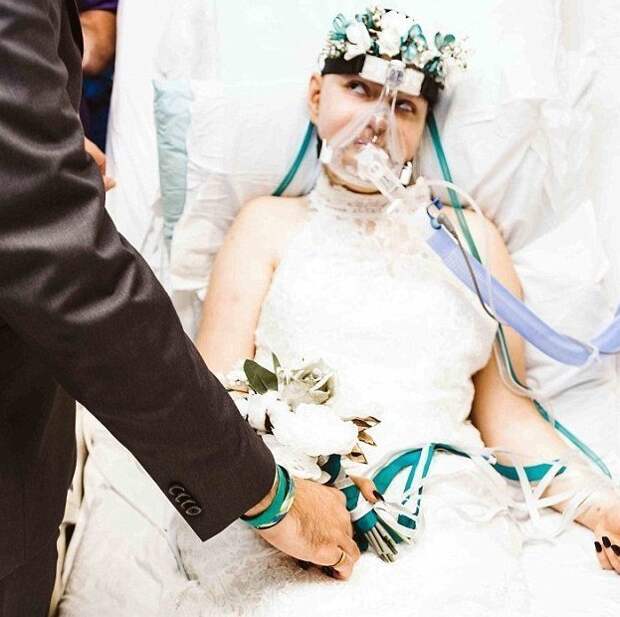 19-летняя невеста вышла замуж за любимого за три дня до смерти Любовь, первая любовь, рак, саркома, свадьба, свадьба в больнице, смерть, трогательно
