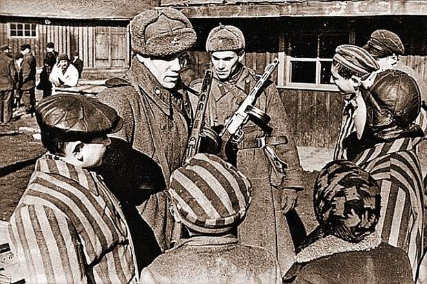 Советских солдат, освободивших Освеницим и всю Европу, Запад сейчас старается забыть. : waralbum.ru