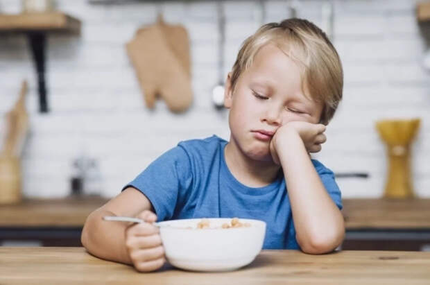 Врач Кондрахин ответил, влияет ли лишний вес ребенка на процесс обучения