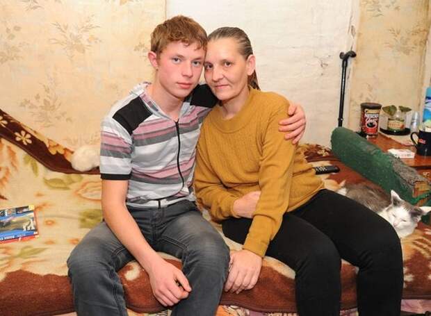 Однажды его маму разбил паралич... Поступок 8-летнего сына заставит твое сердце дрогнуть! Однажды его маму разбил паралич... Поступок 8-летнего сына заставит твое сердце дрогнуть!