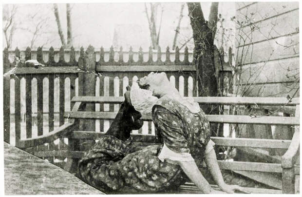 Анна Ахматова, 1915 год.jpg Анна Ахматова, 1915 год.jpg