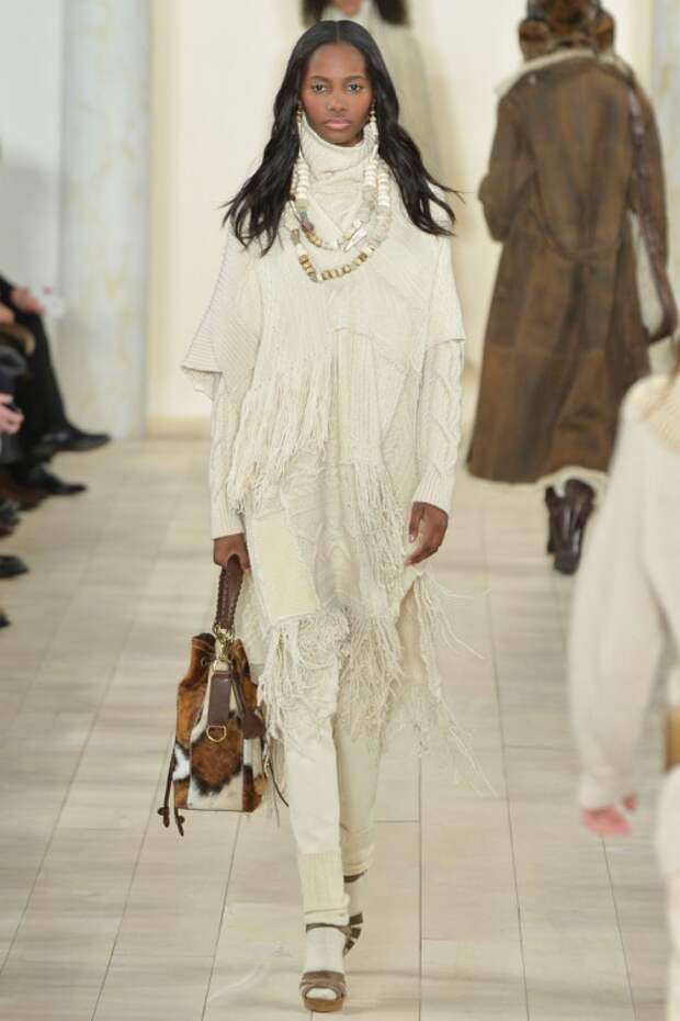Ralph Lauren осень-зима 2015-2016, NYFW, knitwear, Неделя моды, вязана мода, белый вязаный свитер, вязаное пончо с бахромой (фото 14)