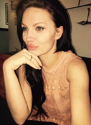 женщина похожа на Анджелину Джоли, Мелисса Бейзен, Melissa Baizen, точь-в-точь как Анджелина Джоли, двойник Анджелины Джоли