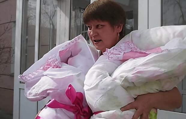 Бабушки и дедушки с нетерпением ждали внучку, но после родов заявили: «Знать не хотим вас больше!»
