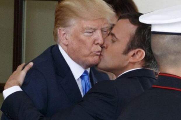 Трамп и его любовь к мужским коленям Трамп и его любовь к мужским коленям трамп, геи