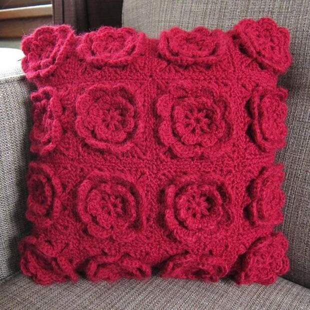 Crocheted Flower Pillow: free pattern: 