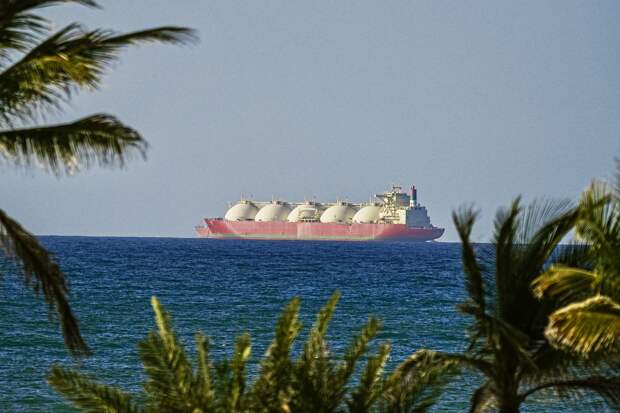 Иран потребовал плату за проход танкеров через Ормуз в криптовалюте: $1 за баррель, пустые суда пропускают бесплатно