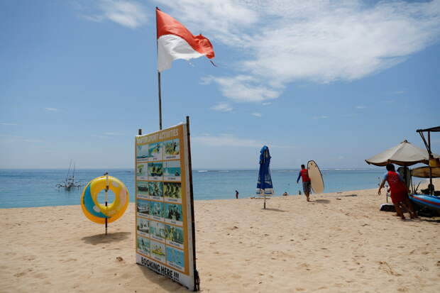 Россиянин 20 часов дрейфовал в открытом океане на Бали и чудом выжил