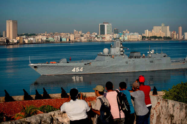 Песков назвал визит военных кораблей РФ на Кубу нормальной общемировой практикой