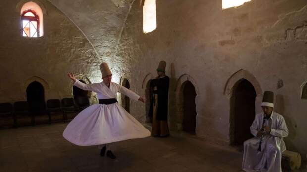 Белые юбки мудрецов: уникальная обитель дервишей находится в Евпатории