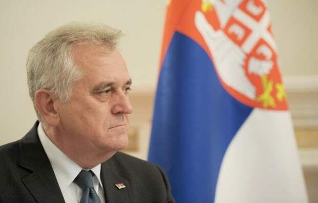 Президент Сербии без чужих советов примет решение о присутствии на параде Победы