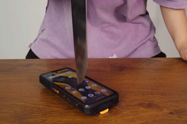 iXBT: живучесть защищенного смартфона Ulefone проверили ножом, дрелью и огнем
