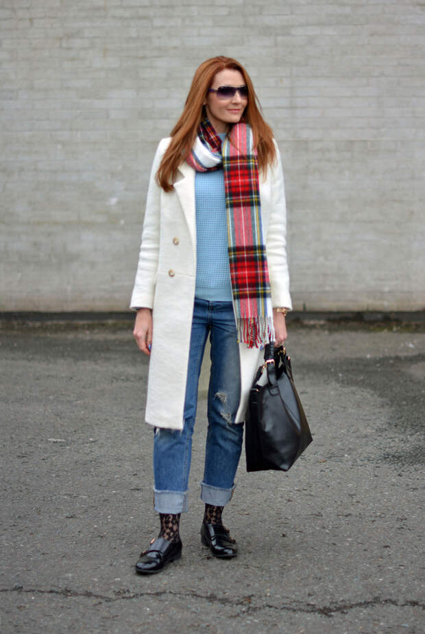 Winter style: Long white coat, tartan scarf, distressed jeans