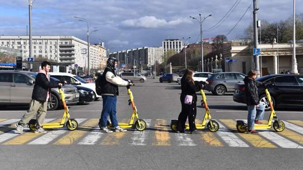 Юрист не исключил ответственности для водителя авто за ДТП с самокатом в Москве