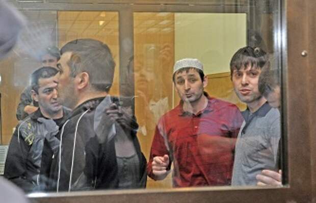 Обвиняемые по уголовному делу о взрыве в ноябре 2009 года скоростного поезда "Невский экспресс" во время заседания в Тверском областном суде, 2012 год