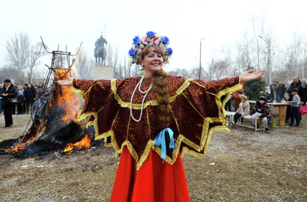 Опрос: россияне считают семейные реликвии и традиции основой сохранения культуры