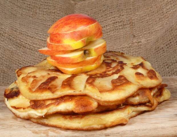 Блины с яблочной начинкой