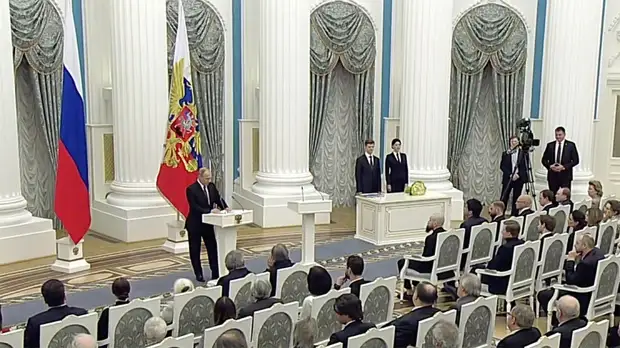 Путин вручил премии молодым деятелям культуры и авторам детских произведений