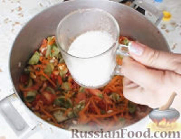 Фото приготовления рецепта: Салат из зеленых помидоров - шаг №8