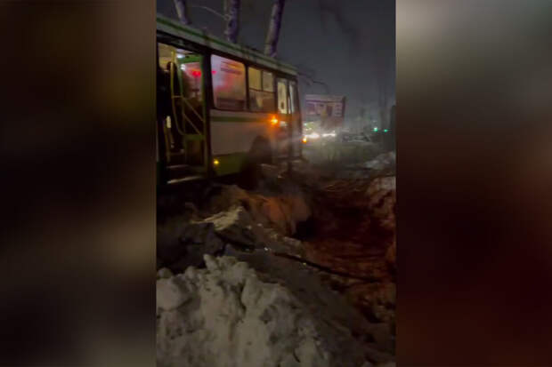 На видео попали последствия ДТП с неуправляемым автобусом в Амурской области