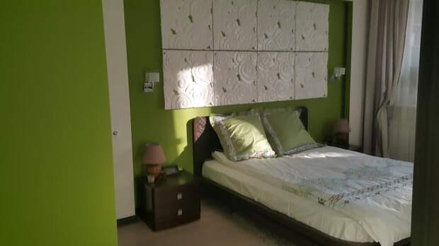 Интерьер зеленой спальни