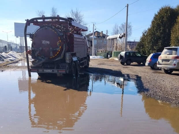 В Иванове продолжают откачивать талые воды с улиц города