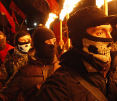 Участники "факельных шествий" и других праворадикальных акций на Украине не скрывают своих симпатий к нацизму.  Фото: Максим Никитин/ ТАСС