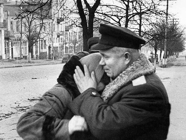 Н. С. Хрущев в Киеве, 1943 год.jpg