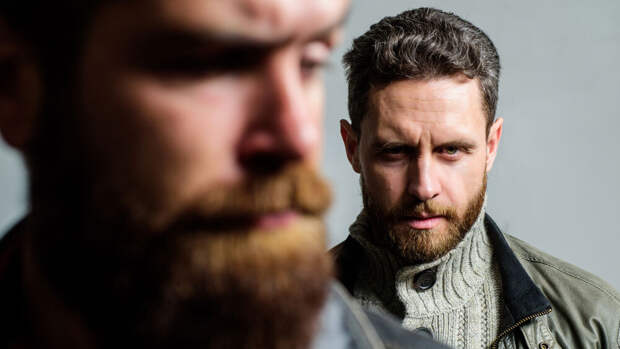 Мозг иначе считывает выражение лица, если оно находится сзади