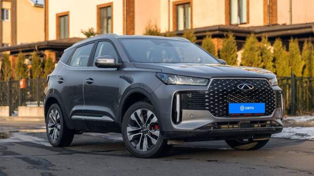 Chery Tiggo 4 доступен только в переднеприводной версии. Дорожный просвет составляет 190 мм. Начальная комплектация — 17-дюймовые диски, а флагманская версия Ultra оснащена колесом большего размера