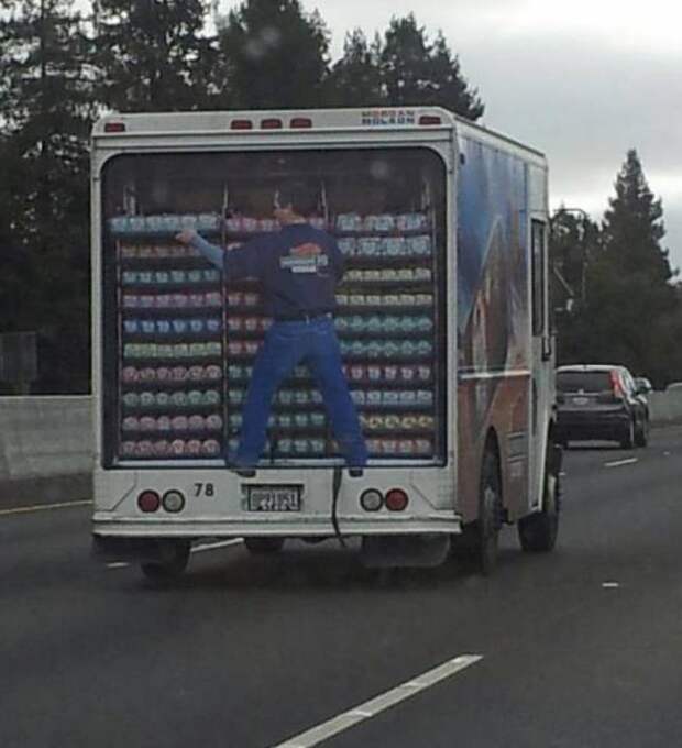Увидев подобный грузовик можно умереть от страха.