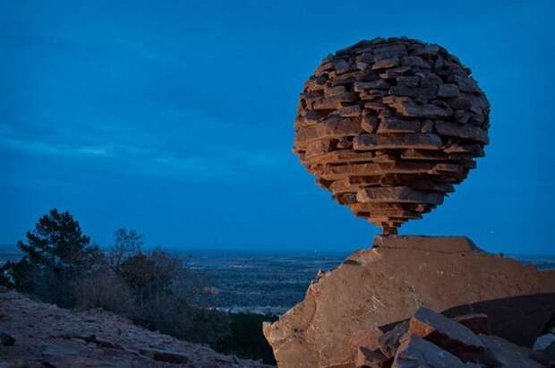 Гравитация — искусство построения каменных пирамид Майкла Грэба (10 фото)